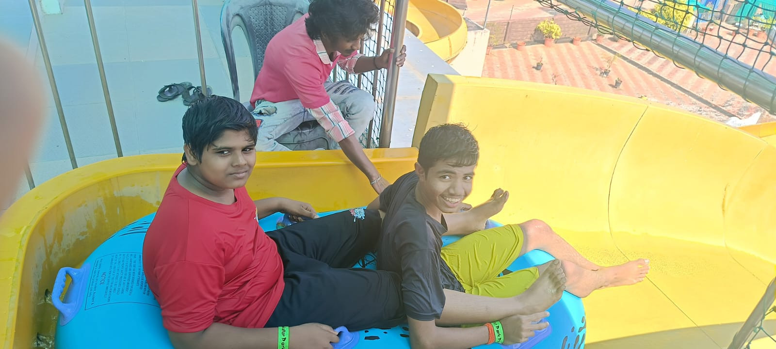 Class 10's Fun in the Waves: A Splashing Good Time