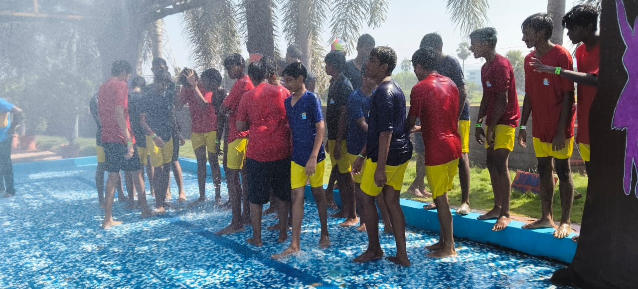 Class 10's Fun in the Waves: A Splashing Good Time